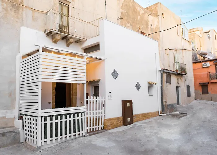 Centro Storico Sciacca - Casa Di Pisa Cortile Termine