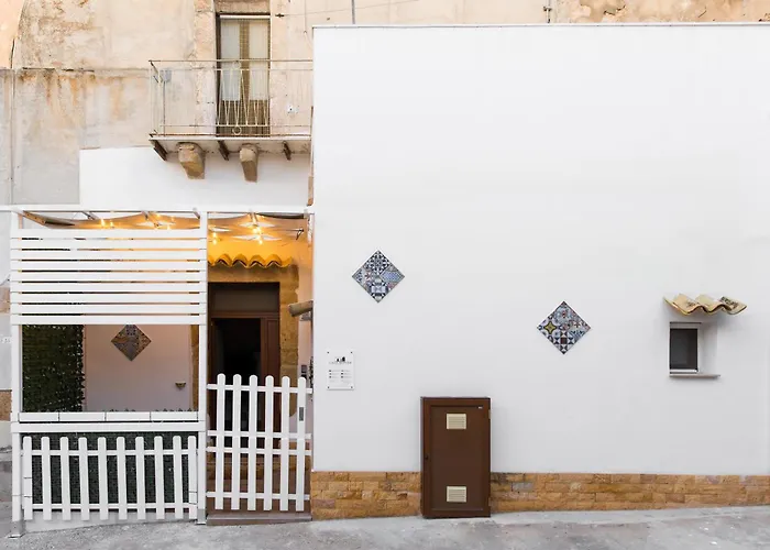 Centro Storico Sciacca - Casa Di Pisa Cortile Termine
